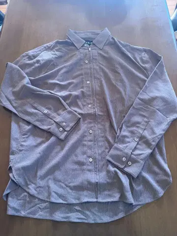 버튼 다운 셔츠와 팬츠 세트