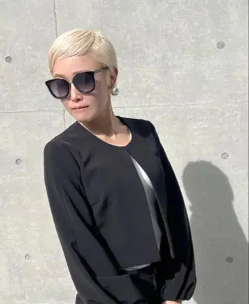 새상품급 JENNE 제뉴 볼레로 자켓 M 사이즈 블랙