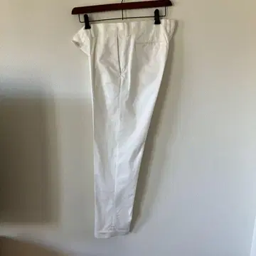 화이트 슬랙스 심플 디자인