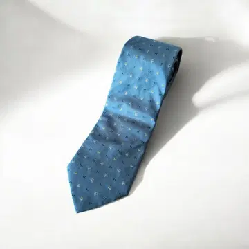 Ferragamo 고급 실크 넥타이 미사용 보관품 스카이블루 코몬 무늬