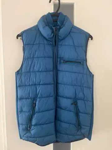 파란색 다운 베스트 퀼팅 디자인