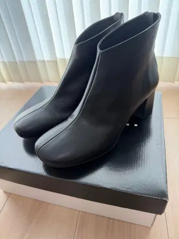 MOHI 블랙 부츠 사이즈 37 (24cm)