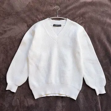 새상품급 SYSORUS x akko3839 V넥 미들 게이지 니트 화이트