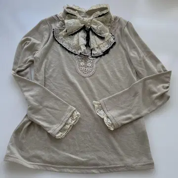 axes femme 베이지 레이스 프릴 긴팔 상의 리본 펄