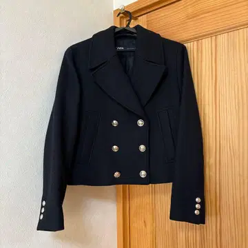 ZARA 블랙 크롭 자켓 골드 버튼