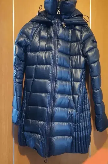 타트라스 네이비 후드 부착 롱 다운 자켓