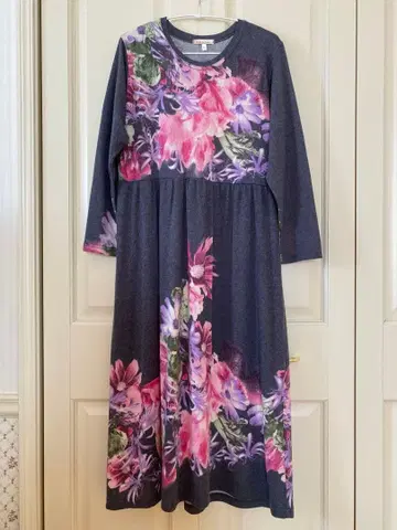 미사용 새상품 꽃무늬 원피스 그레이 M-L