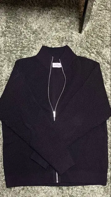 Attitude Makes Style! 블랙 집업 스웨터