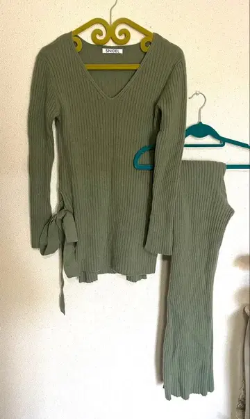 SNIDEL 리브 니트 셋업 올리브