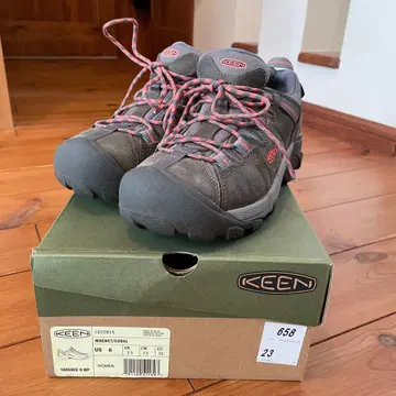 KEEN 마케나 코랄 US 6 여성용 등산화