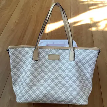 새상품급 케이트 스페이드 토트백 베이지 지퍼식 경량