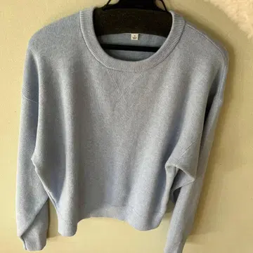 라이트 블루 크루넥 니트 긴팔