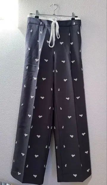 플라워 자수 그레이 슬랙스