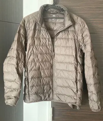 유니클로 울트라 라이트 다운 자켓 남성용 L 브라운