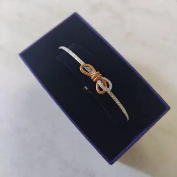 SWAROVSKI 리본 모티브 팔찌 미사용