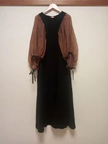 ADAM ET ROPE' 시어 슬리브 콤비 드레스