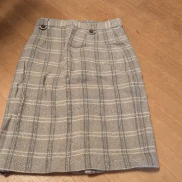 울 혼방 그레이 계열 체크 스커트 무릎 기장