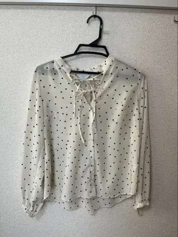 SLOBE IENA 긴팔 셔츠 블라우스 아이보리 x 블랙 도트 무늬