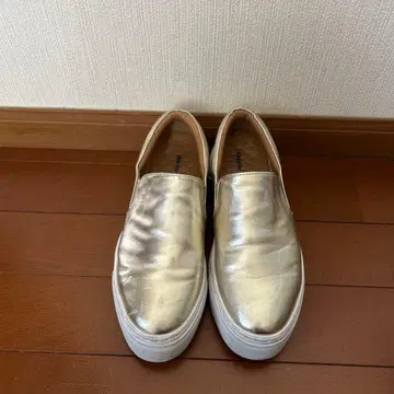 메탈릭 골드 슬립온