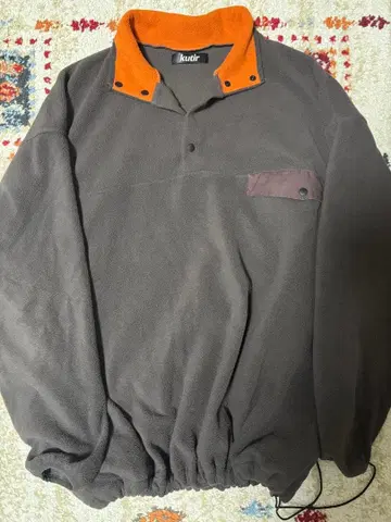 kutir 플리스 풀오버 다크 그레이/오렌지