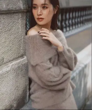 12/7까지 한정 가격 FOX/캐시미어 오프숄더 니트