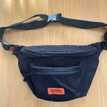 UNIVERSAL OVERALL 바디백 블랙