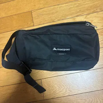 macpac Module 블랙 바디백
