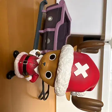 원피스 토니토니 초파 산타 피규어