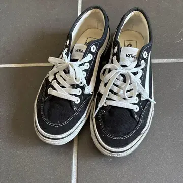 VANS 블랙 로우컷 스니커즈