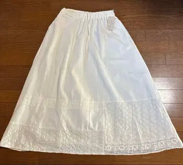 밑단 패치워크 화이트 레이스, 안감 부착 롱 스커트