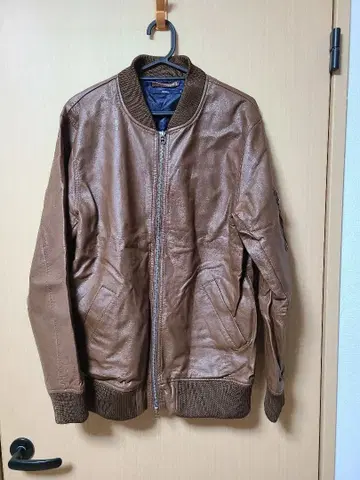 브라운 가죽 자켓