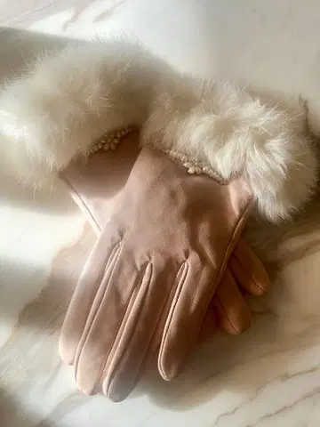 퍼 달린 가죽 장갑 베이지