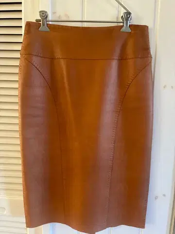 Car a 카멜 컬러 가죽, 양가죽 타이트 스커트