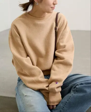 Champion 베이지 크루넥 맨투맨
