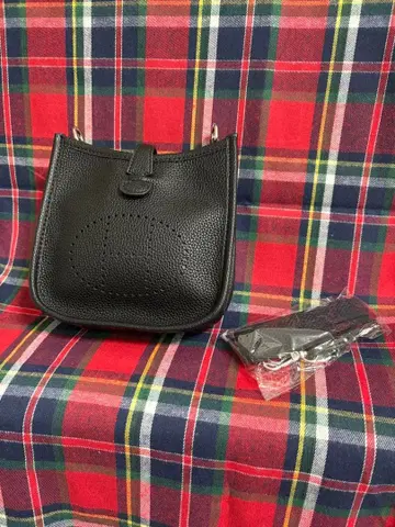 숄더백 스트랩 포함