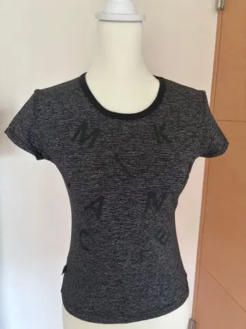 그레이 반팔 티셔츠 로고