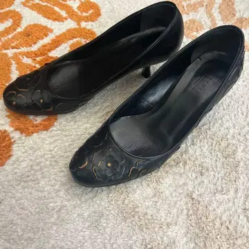 블랙 꽃무늬 엠보싱 하이힐 이탈리아제