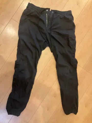 화이트 마운티니어링 스트레치 이지 슬림 팬츠