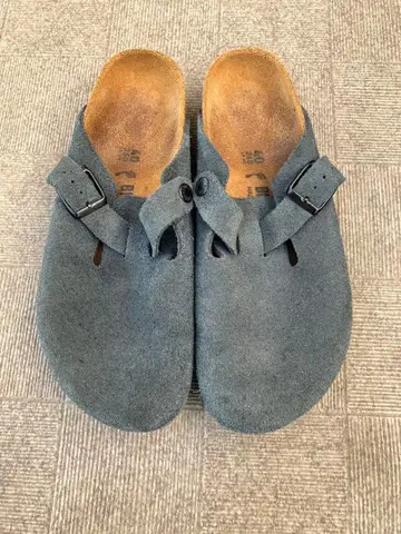 그레이 스웨이드 백 스트랩 샌들