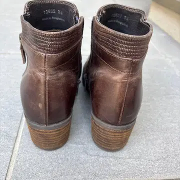 브라운 가죽 앵클부츠