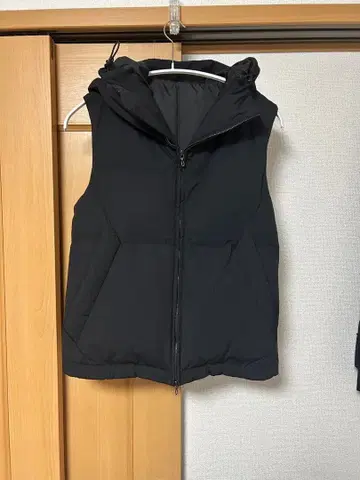 attachment 카즈유키 쿠마가이 다운 베스트 블랙 2