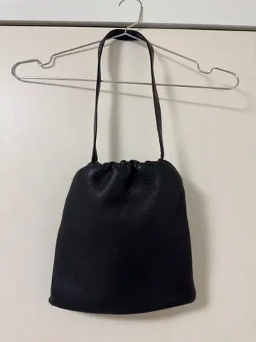 Aeta 블랙 숄더백