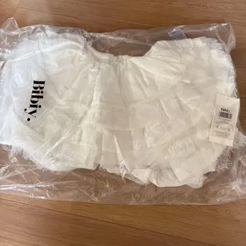 Bibiy. 택 포함 새상품 화이트 슬리브리스 상의