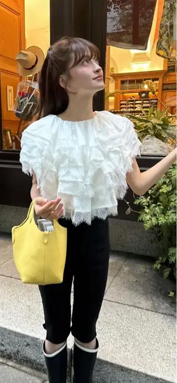 Bibiy. 택 포함 새상품 화이트 슬리브리스 상의