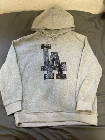 LA 로고 반다나 패턴 그레이 스트릿 후드티