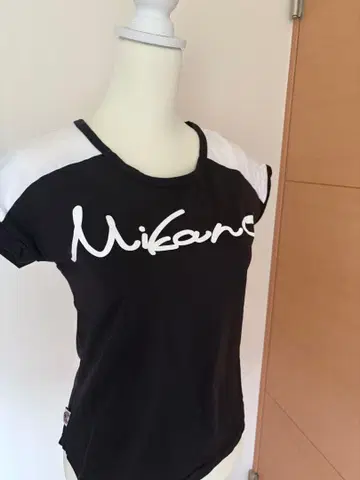 Mikano 반팔 티셔츠 블랙/화이트