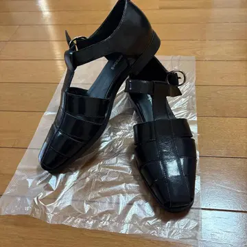 제프리 캠벨 블랙 오픈토 펌프스