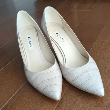 다이애나 엠보 펌프스 베이지