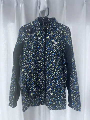 Oakley 기하학 패턴 M 사이즈