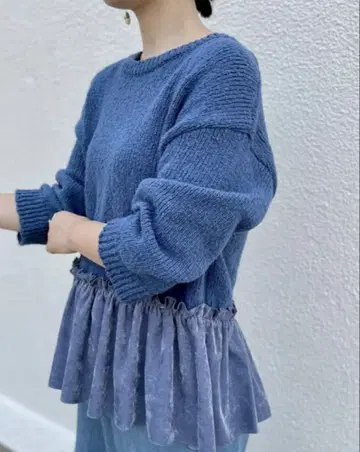 비어즐리 밑단 프릴 니트